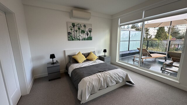 ルビーレッドクラウドホームズバンクーバー