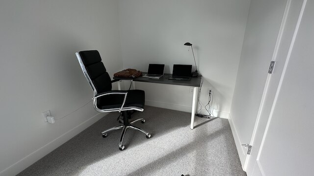 ルビーレッドクラウドホームズバンクーバー