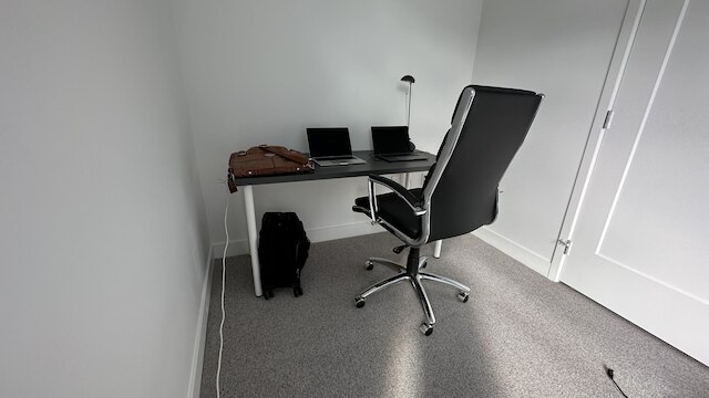 ルビーレッドクラウドホームズバンクーバー