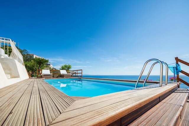 ラグジュアリー ヴィラ ヴィットリア - ヴィラ ウィズ ガーデン スイミングプール アンド ジャグジー オーバールッキング ザ シー