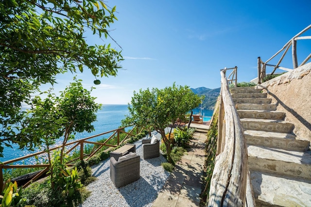 ラグジュアリー ヴィラ ヴィットリア - ヴィラ ウィズ ガーデン スイミングプール アンド ジャグジー オーバールッキング ザ シー