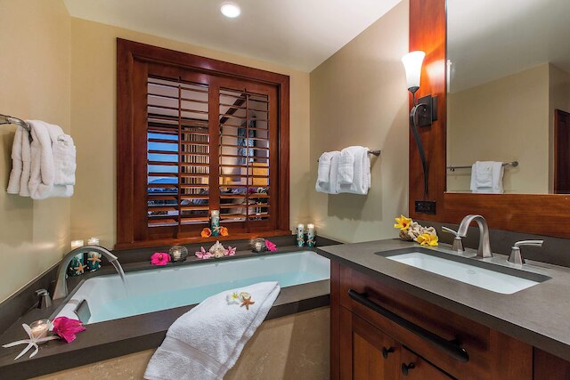 ハレ レイラニ コ オリナ ビーチフロント ウィズ ビューズ！