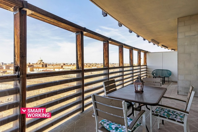 ウナ テラッツァ スッラ チッタ バイ ワンダフル イタリー