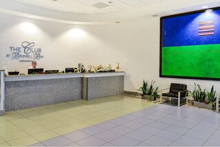 ブリケルの37Fにある高級2BRコンドミニアム