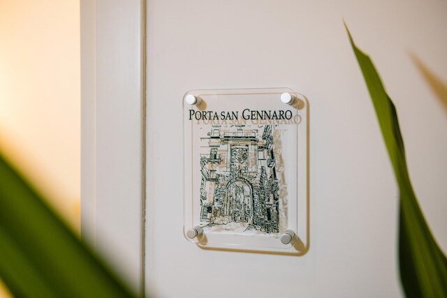 ポルタ サン ジェンナーロ イン ナープル