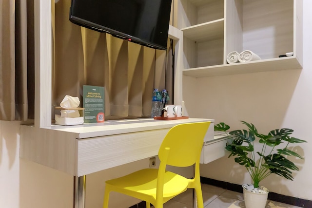 モノ コリビング クルタジャヤ、スラバヤ