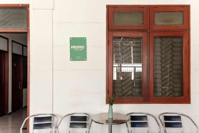 モノ コリビング クルタジャヤ、スラバヤ