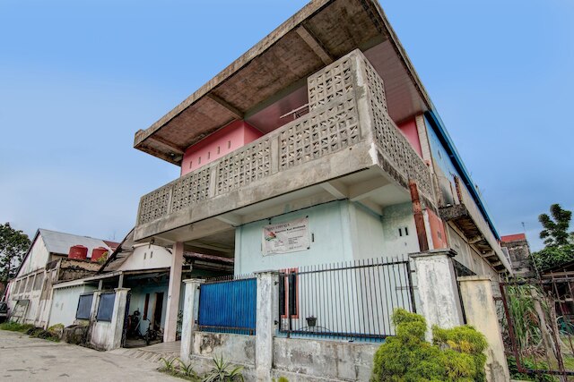 スポット オン 92449 リベーサ ホームステイ シャリア