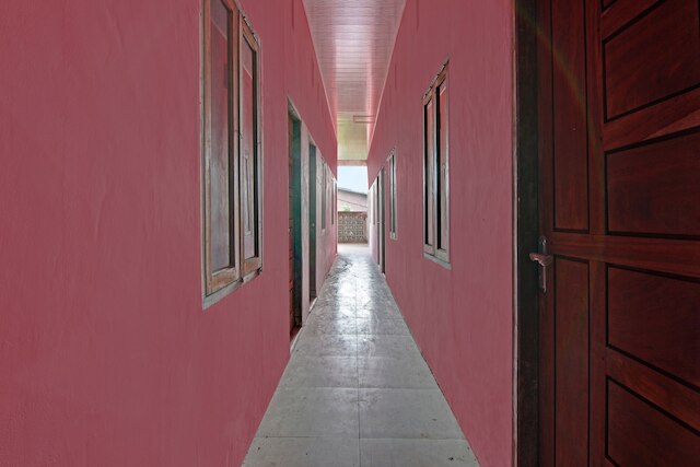 スポット オン 92449 リベーサ ホームステイ シャリア