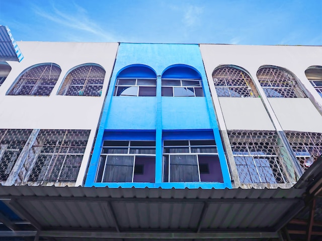 ホテル O フェンディ ホームステイ シャリア ニアー テンパット マカン パギ ソレ ノヒル