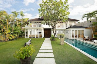 ヴィラ・スワルナ by ナクラ