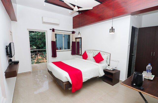 スワルナムホテル