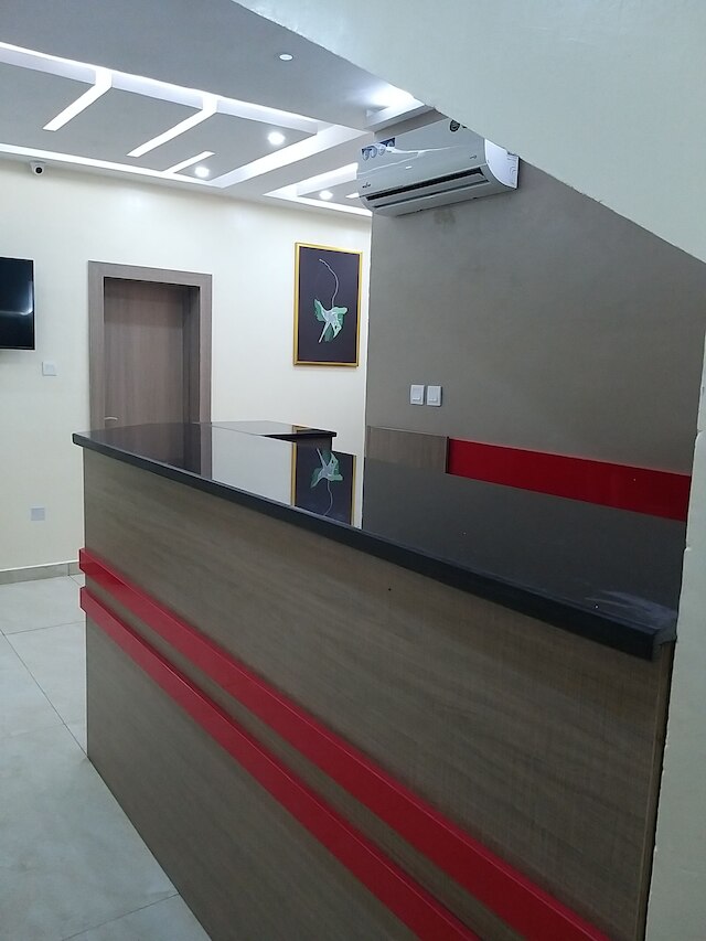 ミトス ラグジュアリー スイーツ -ボード トマス