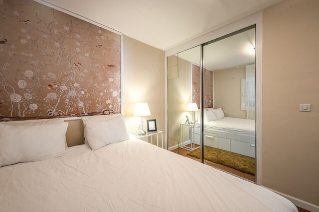 ブティック1BRアパートと駐車場