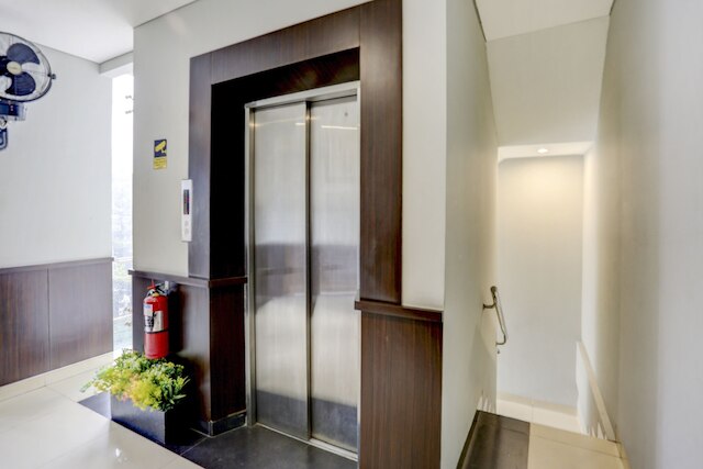 スーパー OYO キャピタル O 90056 ウィスマ ケボン カチャン 9