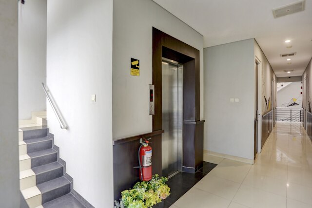 スーパー OYO キャピタル O 90056 ウィスマ ケボン カチャン 9