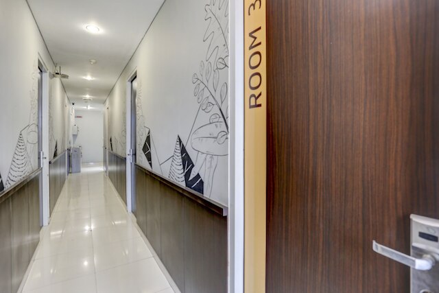 スーパー OYO キャピタル O 90056 ウィスマ ケボン カチャン 9