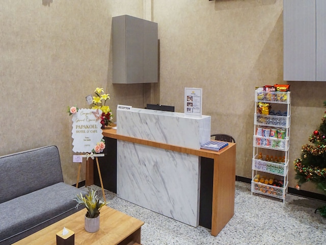 スーパー OYO キャピタル O 92066 パパクール オテル & カフェ