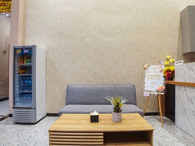 スーパー OYO キャピタル O 92066 パパクール オテル & カフェ