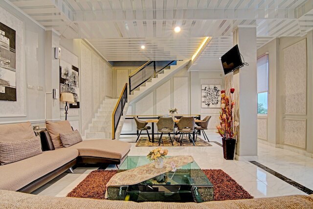 コレクション O 91397 タスキヤ コステル シャリア