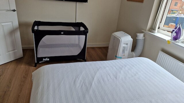 2-ベッド ハウス ウィズ カナル ビュー、ガーデン & ペットオーケー