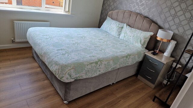 2-ベッド ハウス ウィズ カナル ビュー、ガーデン & ペットオーケー