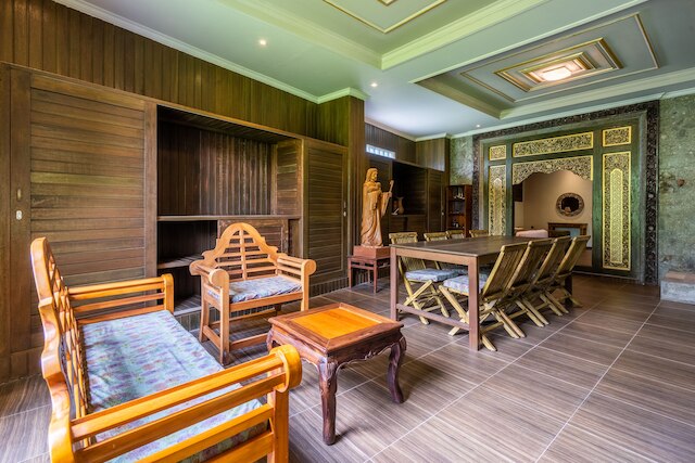 ハッツロックウブド