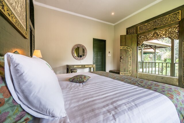 ハッツロックウブド