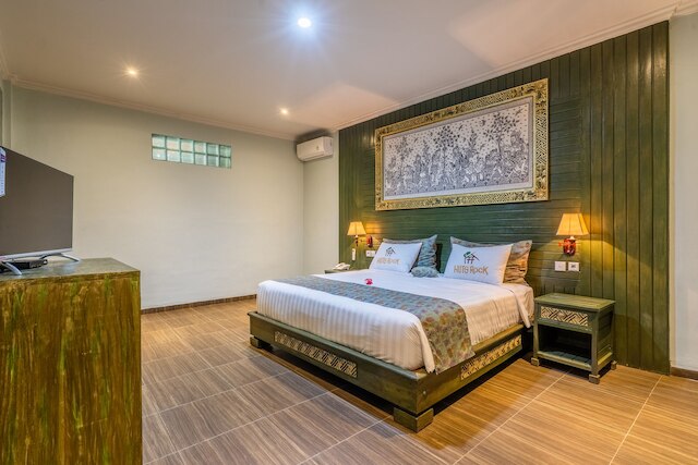 ハッツロックウブド