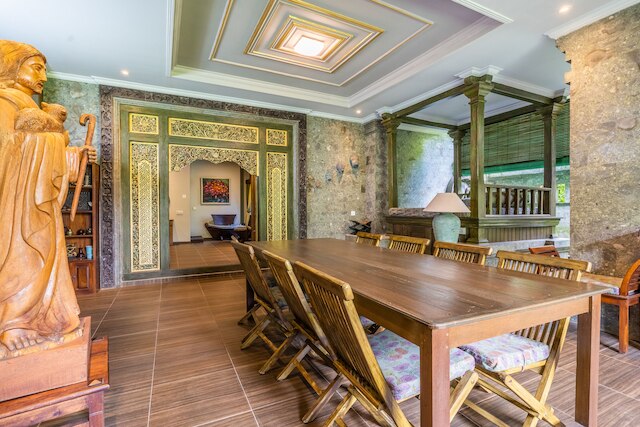 ハッツロックウブド