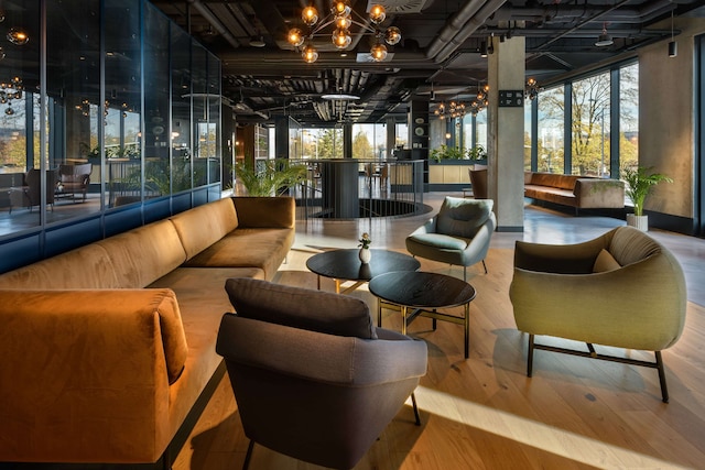 バルセロ ワルシャワ ポヴィジレ