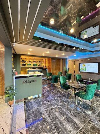 クラウンド プラス ホテル