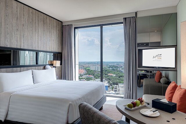 ワイズラグジュホテルスパツィオスラバヤ