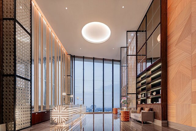 ワイズラグジュホテルスパツィオスラバヤ