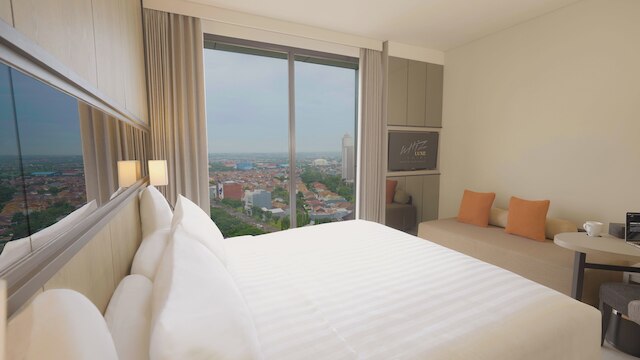 ワイズラグジュホテルスパツィオスラバヤ