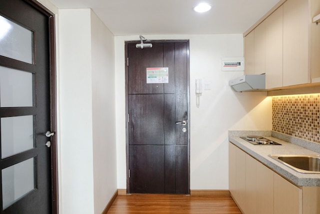 ホーミー アンド コージー 2ベッドルーム アパートメント アット タマンサリ ラ グランデ