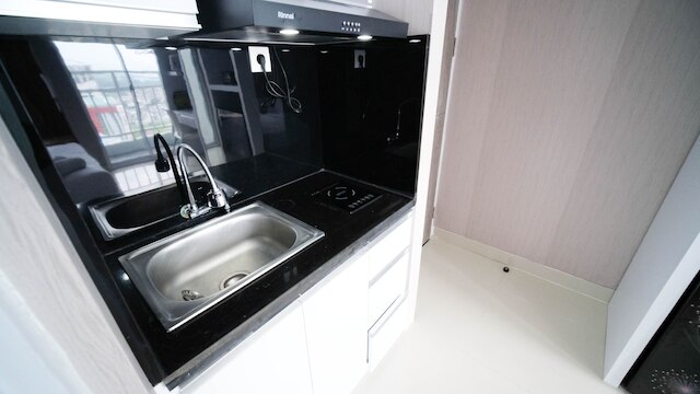 ホーミー アンド コンパクト スタジオ アパートメント アット タマン メラティ スラバヤ