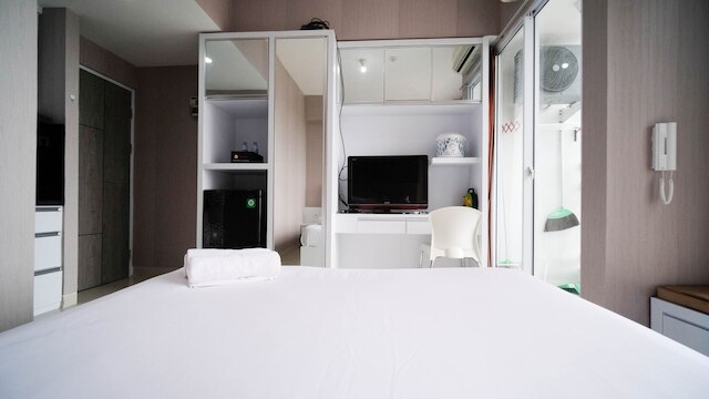 ホーミー アンド コンパクト スタジオ アパートメント アット タマン メラティ スラバヤ