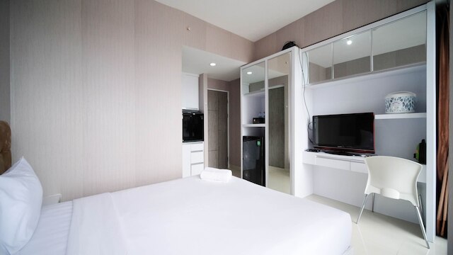 ホーミー アンド コンパクト スタジオ アパートメント アット タマン メラティ スラバヤ