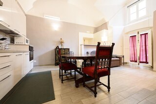 ヴィア アトリ 37 イン ナープル