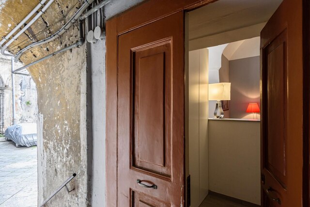 ヴィア アトリ 37 イン ナープル