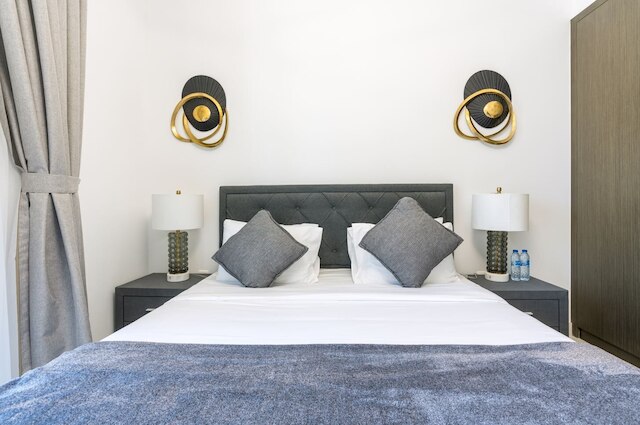 ニュー ! ラグジュリアス リビング ドバイ クリーク バルコニー & ビュー