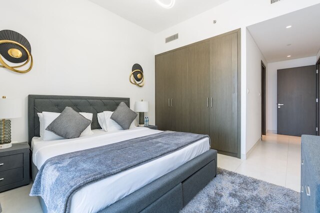 ニュー ! ラグジュリアス リビング ドバイ クリーク バルコニー & ビュー