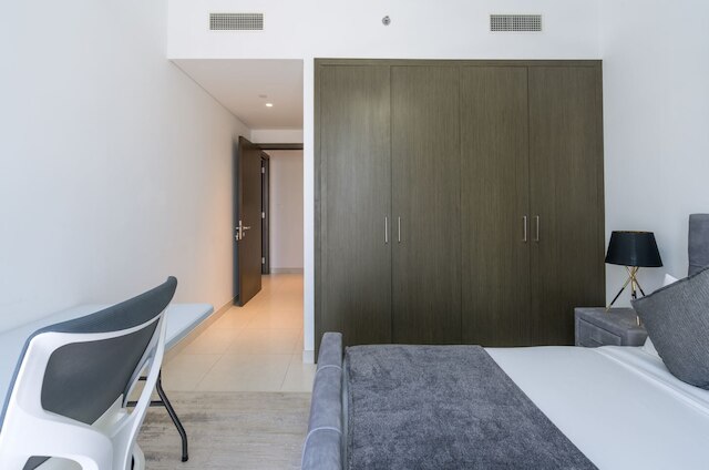 ニュー ! ラグジュリアス リビング ドバイ クリーク バルコニー & ビュー