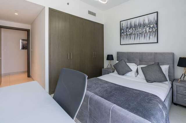 ニュー ! ラグジュリアス リビング ドバイ クリーク バルコニー & ビュー