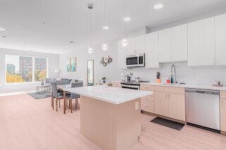 ラビッシュ リトリート シティ ビューズ DC