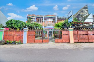 ホテル O セトゥラン ニア UGM フォーマリー パレム クチュ