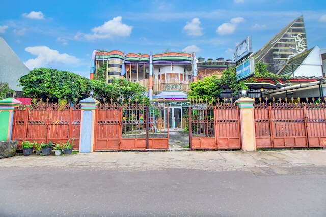 ホテル O セトゥラン ニア UGM フォーマリー パレム クチュ