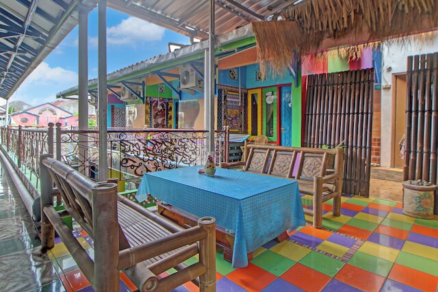 ホテル O セトゥラン ニア UGM フォーマリー パレム クチュ