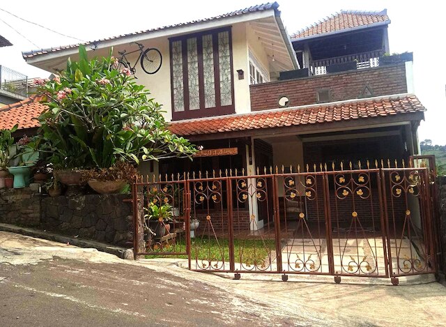 エクスプレス O 92299 ブミ バティ ドウデゥウ